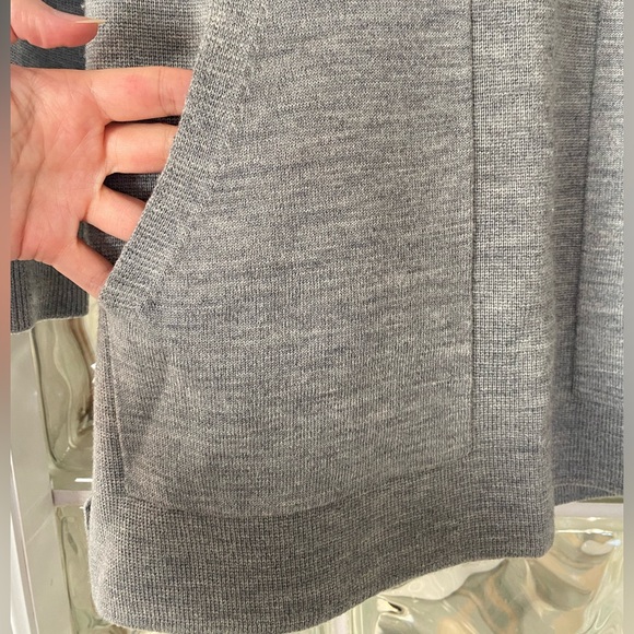 Long grey sweater with pockets - Picture 2 of 3